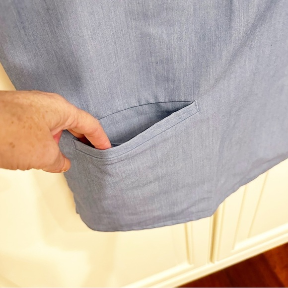 FIGS Women’s Technical Collection Blue V Neck Short Sleeve Medical Office Top M - Picture 4 of 8